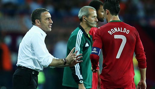 Paulo Bento im Gespräch mit dem Star der Portugiesen, Cristiano Ronaldo