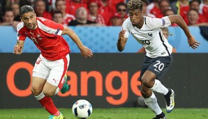 Kingsley Coman lässt Ricardo Rodriguez im Sprint-Duell hinter sich