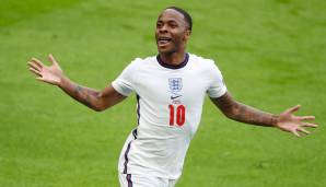 RAHEEM STERLING: Ging immer wieder auf den früh mit Gelb vorbelasteten Ginter, strahlte von den englischen Offensiven von Beginn an die meiste Gefahr aus. Leitete seinen Treffer zum 1:0 selbst ein. Note: 2.