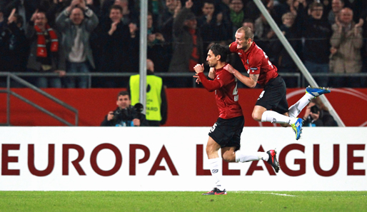 Mohamed Abdellaoue (l.) brachte Hannover früh mit 1:0 in Führung