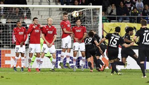 Ein sagenhafter Freistoß von Piotr Trochovski entschied das Hinspiel in Alkmaar zu Gunsten des FCA