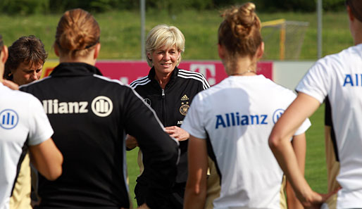 Sucht noch nach dem endgültigen WM-Kader des DFB: Silvia Neid (M.)