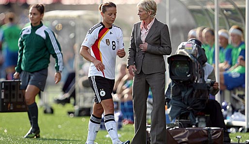 Inka Grings (l.) rückte während der Frauen-WM ins zweite Glied der Nationalmannschaft