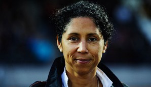 Da freut sich Steffi Jones: Die U 19 benötigt nur noch ein Remis