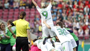 Große Freude: Die Wölfinnen sicherten sich gegen den SC Sand knapp den Cup!