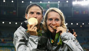 Annike Krahn (l.), Saskia Bartusiak (r.) und Melanie Behringer treten aus dem DFB-Team zurück