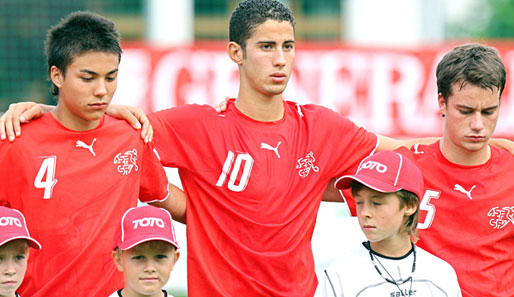 Nassim Ben Khalifa (M.) hat in neun Erstliga-Partien für die Grasshoppers zwei Tore erzielt