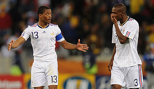 Patrice Evra (l.) und Eric Abidal haben mit Frankreich ein Testspiel in Polen gewonnen