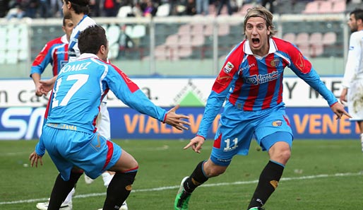 Geht er bald für den AC Milan auf Torejagd? Ex-Barca-Stürmer Maxi Lopez (r.)