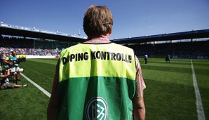 Im Fußball wird hart gegen Doping vorgegangen und Verstöße entsprechend bestraft