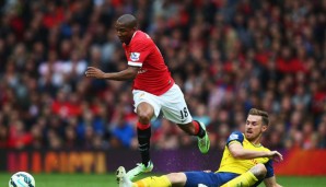 Ashley Young bleibt Teamkollege von Bastian Schweinsteiger