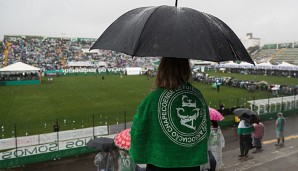 30.000 Fans kamen zu einem Trauergottesdienst im Stadion zusammen