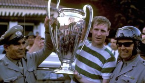 Kapitän Billy McNeill präsentiert den Henkelpott