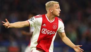 Die L’Equipe berichtete im Mai, dass der BVB ein Auge auf van de Beek geworfen haben soll. Auch PSG und Tottenham sollen Interesse haben.