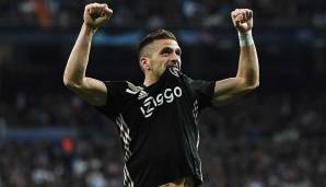 Dabei lieferte Tadic bereits zuvor bei Groningen, Twente und Southampton regelmäßig Tore (70 Treffer und 113 Vorlagen in 323 Spielen). Der Schritt zum Superstar ist ihm aber erst ein Stück weit bei Ajax geglückt.