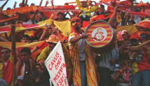 Bei den Abbrucharbeiten wurden nämlich gravierende Baumängel am Ali Sami Yen entdeckt. Es wurde zu wenig Stahl im Beton verbaut. Dadurch war das Stadion ständig vom Einsturz gefährdet und hätte jederzeit während eines Spieles zusammenbrechen können.