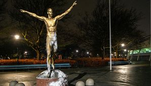 Die Statue von Zlatan Ibrahimovic ist erneut beschädigt worden.