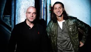 Van der Meyde zusammen mit Zlatan Ibrahimovic bei der Veröffentlichung seiner Autobiographie 2012. Der Titel: "Keine Gnade".