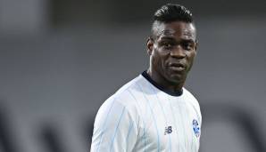 Mario Balotelli hat in der türkischen Liga beim Spiel seines aktuellen Klubs Adana Demirspor gegen Galatasaray Istanbul mit einer kuriosen Aktion für Aufsehen gesorgt.