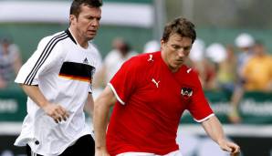 Szene aus einem Legendenmatch 2008: Andreas Herzog (r.) im Duell mit Lothar Matthäus.