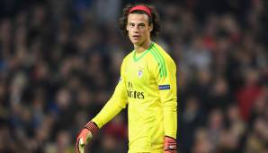 MILE SVILAR: Der 22-Jährige kommt ablösefrei von Benfica zur AS Rom. Der Klub von Trainer Jose Mourinho gab bekannt, dass der Keeper bis 2027 in der italienischen Hauptstadt unterschrieben hat.