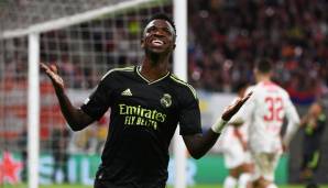 VINICIUS JUNIOR: Hat der Brasilianer bereits bei Real Madrid verlängert, ohne dass es jemand mitbekommen hat? Das berichtet zumindest die AS. Demnach habe er im Sommer einen Vertrag bis 2027 unterzeichnet.