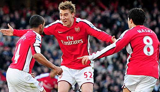 Nicklas Bendtner (M.) erzielte diese Saison in vier Champions-League Spielen vier Tore