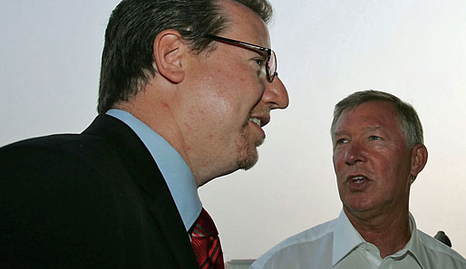 Bryan Glazer (l.), Sohn von Malcolm Glazer, im Gespräch mit Sir Alex Ferguson