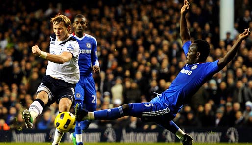 Roman Pawlyuchenko (l.) traf zum frühen 1:0 für die Hotspur gegen Chelsea