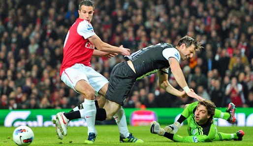 Robin van Persie (l.) stellte gegen Newcastle wieder einmal seinen Torriecher unter Beweis