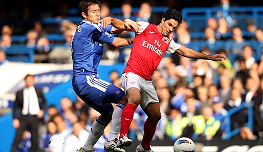 Chelseas Frank Lampard (l.) gegen Arsenals Mikel Arteta (r.)