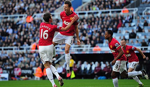 Jubelsprünge auch weiterhin im Old Trafford: Jonny Evans verlängert seinen Vertrag bis 2016