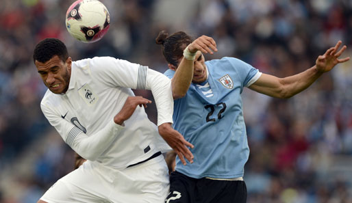 Mittelfeldspieler Etienne Capoue (l.) ist ein aktueller französischer Nationalspieler