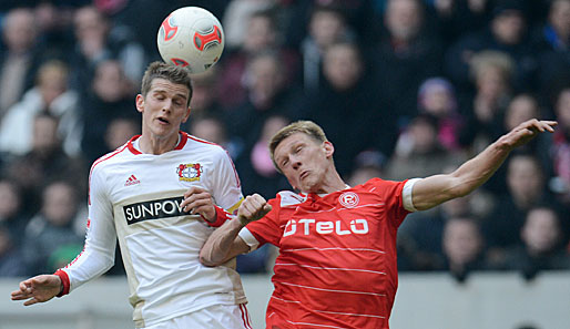 Lars Bender (l.) könnte beim FC Arsenal der vermeintliche Ersatz von Mikel Arteta werden