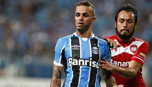 Luan (Links) von Gremio Porto Alegre steht bei Leicester wohl auf dem Zettel