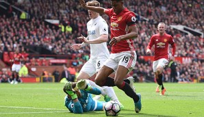 Marcus Rashford hebt bereits deutlich vor dem Kontakt an