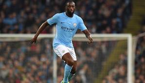 Yaya Toure führt den Ball für ManCity