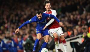 Mesut Özil im Zweikampf gegen Davide Zappacosta