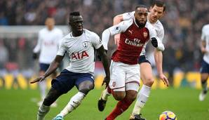 Alexandre Lacazette im Duell mit Davinson Sanchez.