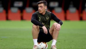 Mit noch einem Spieler mehr im Mittelfeld würden die Einsatzchancen von Mesut Özil noch weiter sinken. Dem Spitzenverdiener, der in der vergangenen Saison bereits viele Spiele auf der Bank saß, sollen allerdings keine Angebote vorliegen.