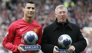 Daily Express (England): "Ronaldo stand vor einem Wechsel in die blaue Hälfte von Manchester. Doch ein Anruf von Ferguson, der sagte, dass er es nicht ertragen könnte, ihn in Himmelblau zu sehen, brachte alles ins Wanken."