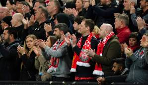 Das Anfield applaudierte in der 7. Minute Cristiano Ronaldo.