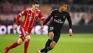 Kylian Mbappe im Zweikampf beim Champions Leagu Duell gegen den FC Bayern München