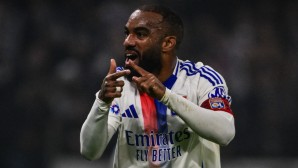 lacazette-1600