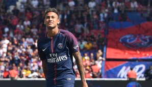 Neymar durfte noch nicht spielen, wurde im ausverkauften Prinzenpark aber schon mal vorgeführt