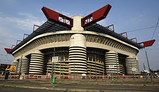 Das Giuseppe-Meazza-Stadion soll ab der kommenden Saison einen Kunstrasen bekommen