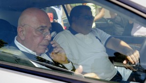 Mino Raiola zeigt sich nicht gerne in der Öffentlichkeit. Hier mit Adriano Galliani (l.) vom AC Milan