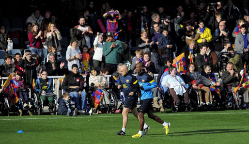 Unter dem Beifall der Fans kehrt Eric Abidal nach seiner Lebertransplantation zurück