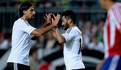 Sami Khedira (l.) genießt offenbar europaweit hohes Ansehen