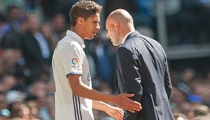 Raphael Varen (l.) und Trainer Zinedine Zidane